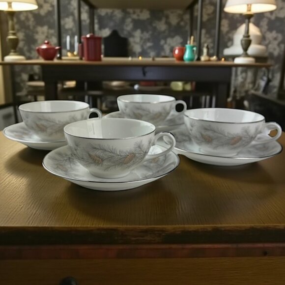 Set Of 4 Sango Sierra Pines Teacups & Saucers Silver Pinecone Design Japan - Picture 1 of 11
